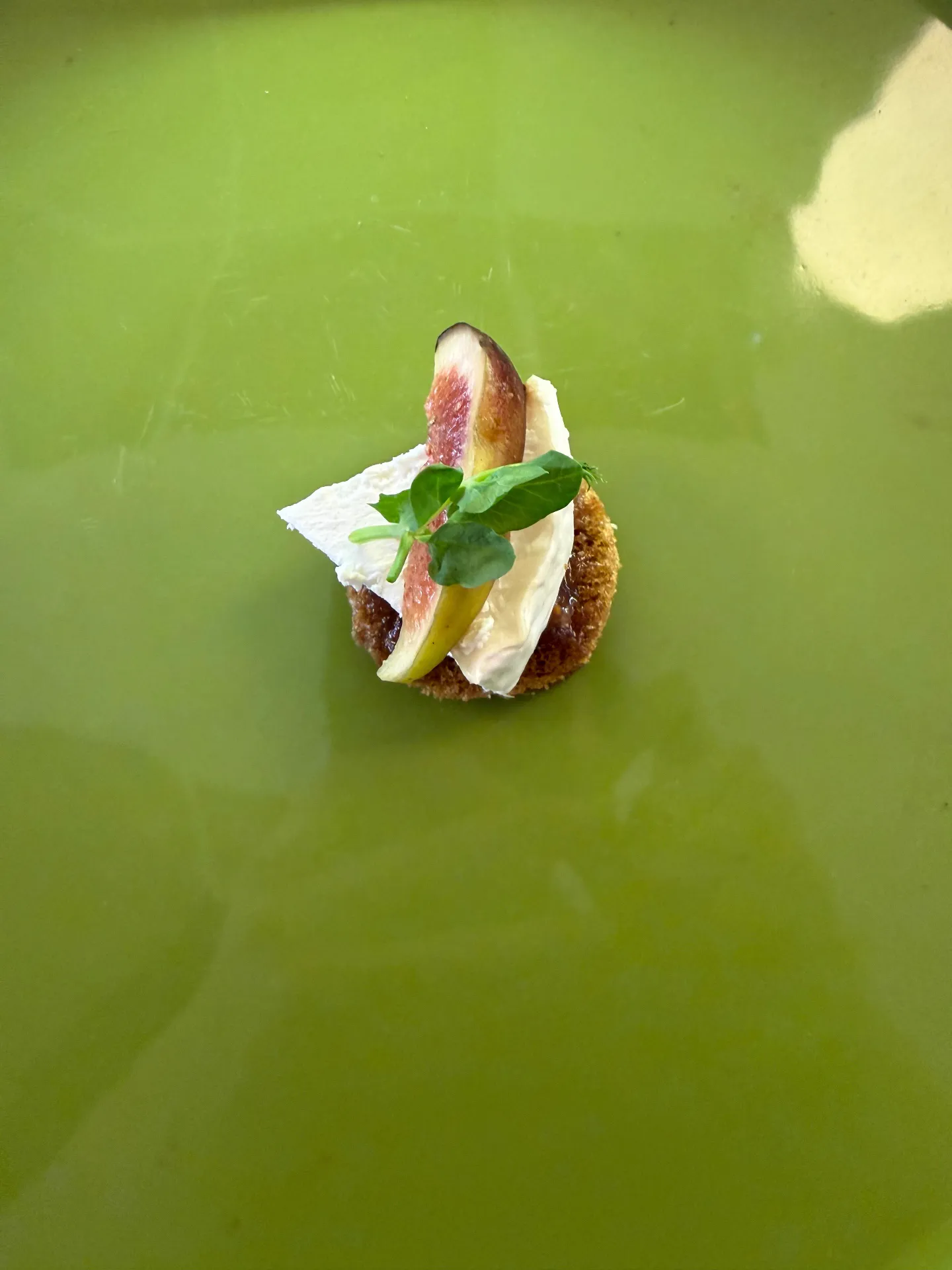 Canapé med fikon och brieost